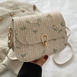 Veloura Floral Straw Saddle Bag Woven Crossbody Mini Flap Purse